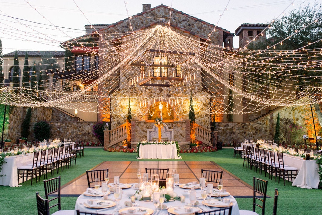 Bella Collina Grand Lawn Gallery Lights